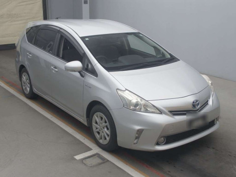 2011 Toyota Prius alpha ZVW41W[2]