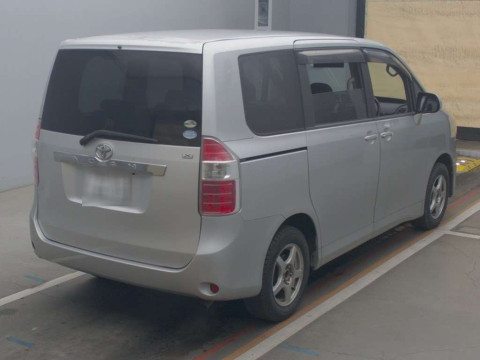 2008 Toyota Noah ZRR70G[1]