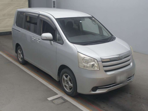 2008 Toyota Noah ZRR70G[2]