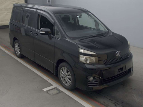 2010 Toyota Voxy ZRR70W[2]