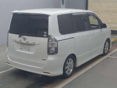 2007 Toyota Voxy ZRR75W[1]