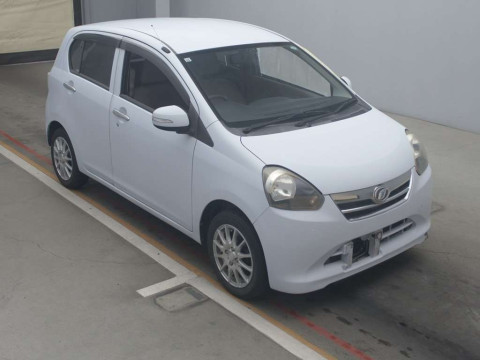 2011 Daihatsu Mira es LA300S[2]