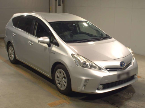 2014 Toyota Prius alpha ZVW41W[2]