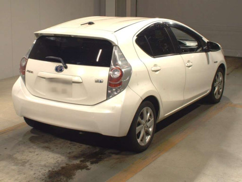 2012 Toyota Aqua NHP10[1]