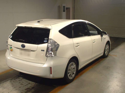 2012 Toyota Prius alpha ZVW41W[1]