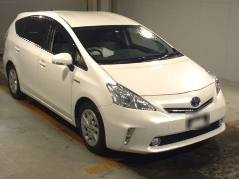 2012 Toyota Prius alpha ZVW41W[2]