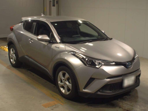 2017 Toyota C-HR ZYX10[2]