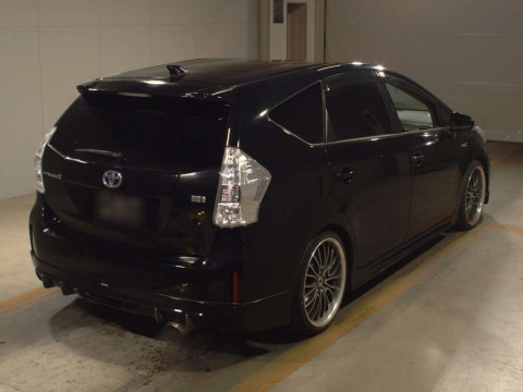 2012 Toyota Prius alpha ZVW41W[1]