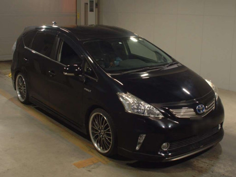 2012 Toyota Prius alpha ZVW41W[2]