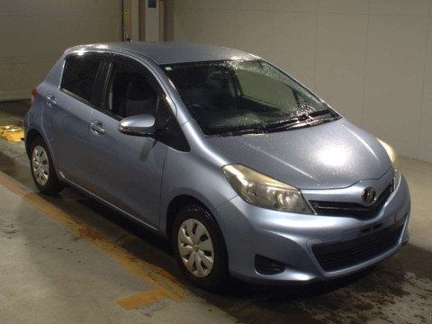 2013 Toyota Vitz KSP130[2]