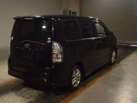 2010 Toyota Voxy ZRR70W[1]