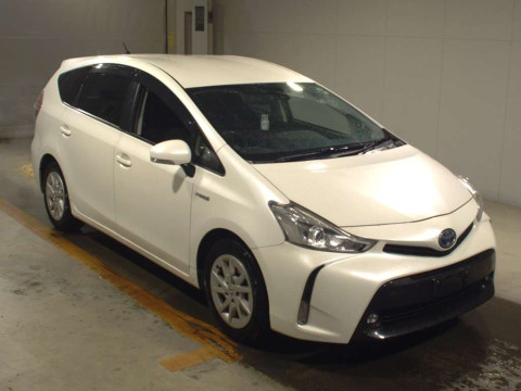 2016 Toyota Prius alpha ZVW41W[2]