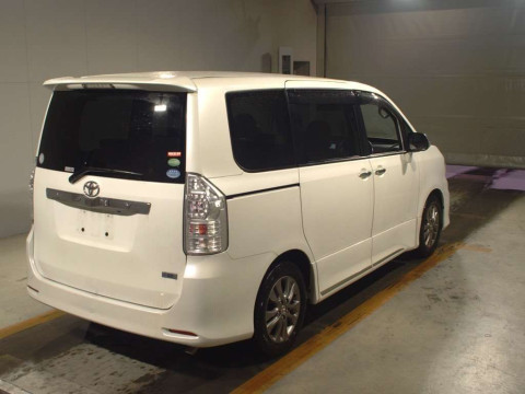 2012 Toyota Voxy ZRR70W[1]