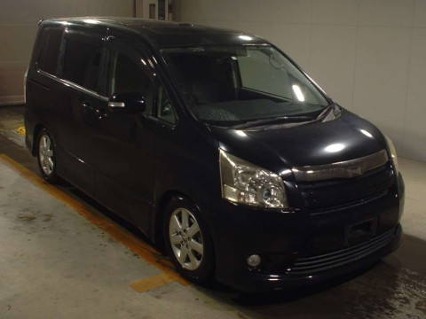 2008 Toyota Noah ZRR70W[2]