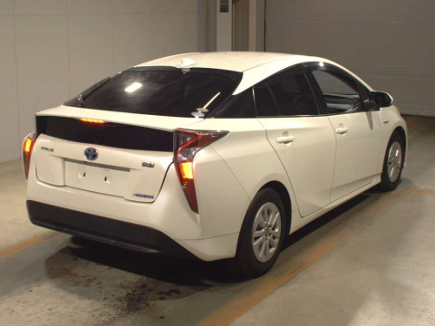 2017 Toyota Prius ZVW50[1]