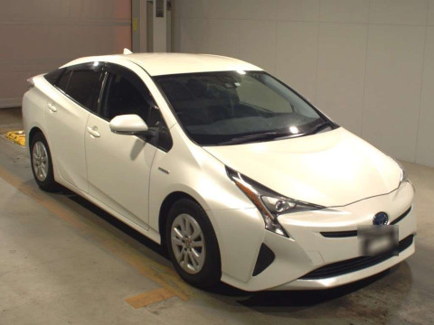 2017 Toyota Prius ZVW50[2]