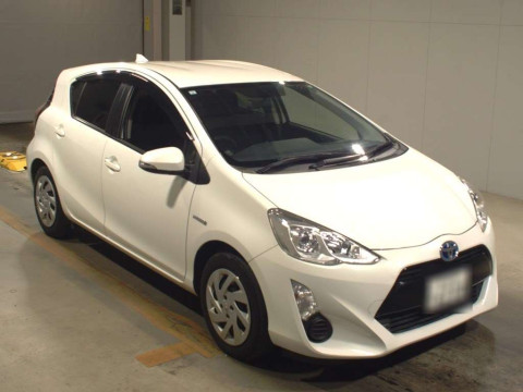 2015 Toyota Aqua NHP10[2]