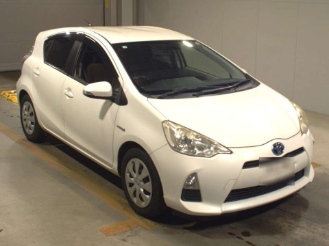 2012 Toyota Aqua NHP10[2]