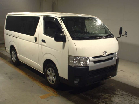 2015 Toyota Hiace Van TRH200V[2]