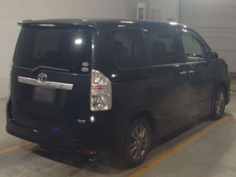 2009 Toyota Voxy ZRR70W[1]