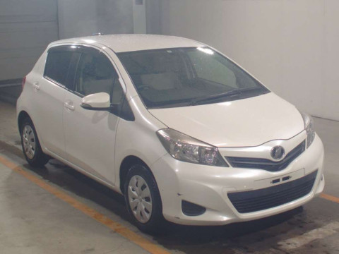 2011 Toyota Vitz NSP130[2]