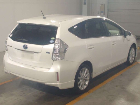 2012 Toyota Prius alpha ZVW41W[1]