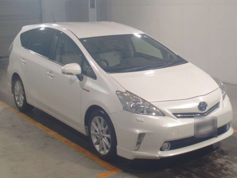 2012 Toyota Prius alpha ZVW41W[2]