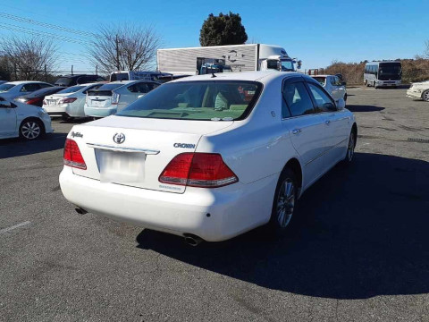 2005 Toyota Crown GRS180[1]