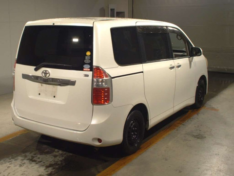 2010 Toyota Noah ZRR70G[1]