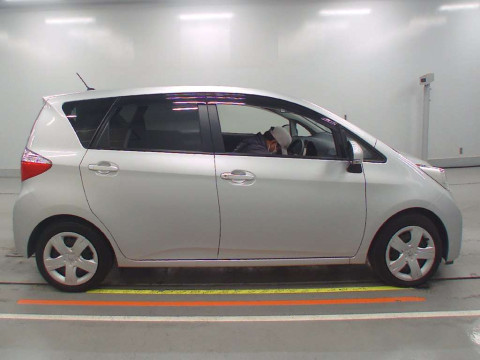 2012 Toyota Ractis NCP120[2]