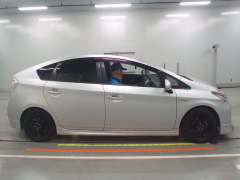 2014 Toyota Prius ZVW30[2]