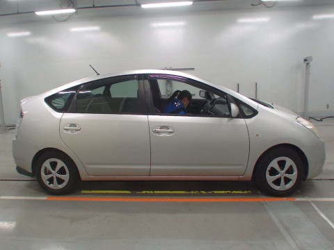 2004 Toyota Prius NHW20[2]