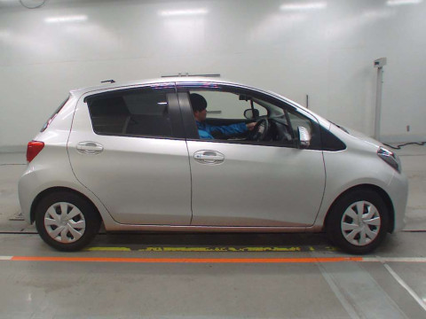 2016 Toyota Vitz NSP130[2]