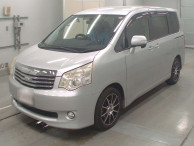 2010 Toyota Noah