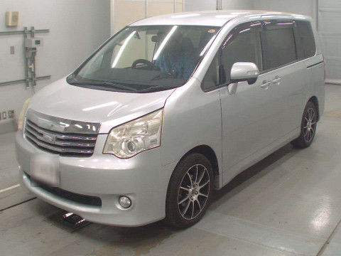 2010 Toyota Noah ZRR70G[0]