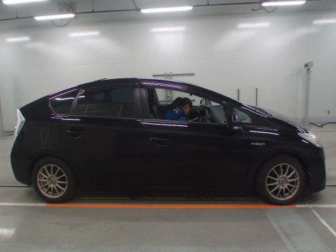 2011 Toyota Prius ZVW30[2]