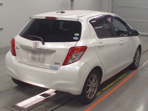 2012 Toyota Vitz NSP130[1]