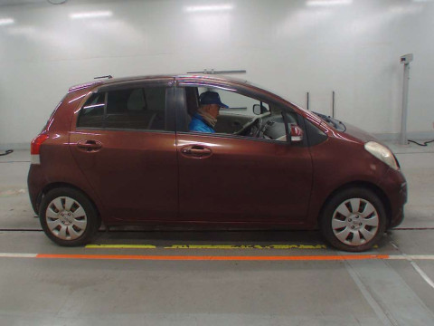 2007 Toyota Vitz SCP90[2]