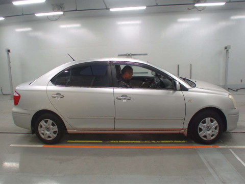 2002 Toyota Premio ZZT240[2]