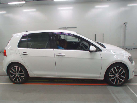 2014 Volkswagen Golf AUCPT[2]