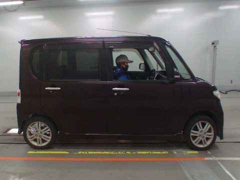 2010 Daihatsu Tanto Custom L375S[2]