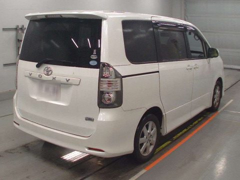 2010 Toyota Voxy ZRR70W[1]