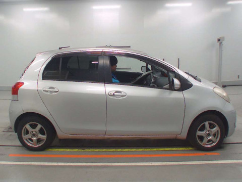 2010 Toyota Vitz SCP90[2]