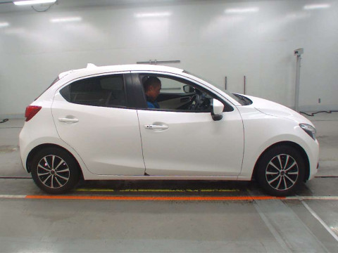 2015 Mazda Demio DJ3FS[2]