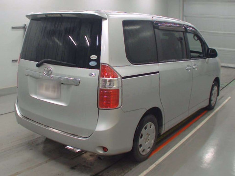 2008 Toyota Noah ZRR70G[1]