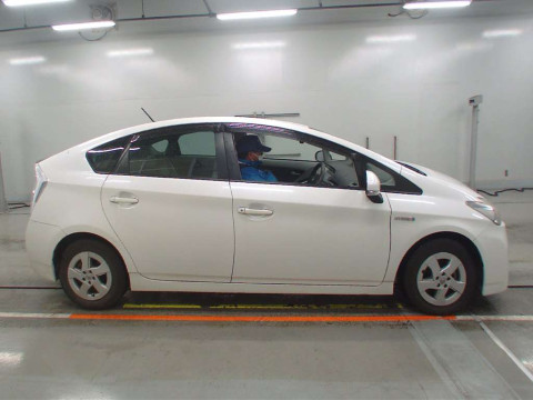 2010 Toyota Prius ZVW30[2]