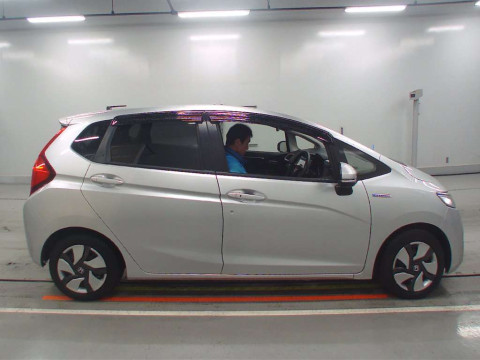 2015 Honda Fit Hybrid GP5[2]