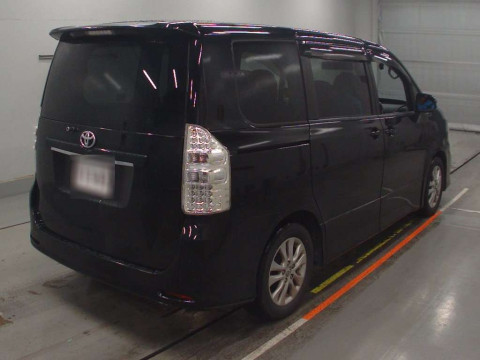 2012 Toyota Voxy ZRR70W[1]