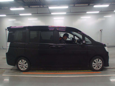 2010 Honda Step WGN Spada RK5[2]