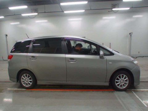 2009 Toyota Wish ZGE20G[2]